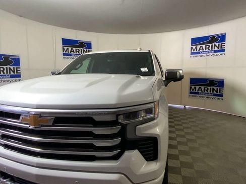 Used 2024 Chevrolet Silverado 1500 High Country w/ High Country Premium Package AWD/4WD image 5