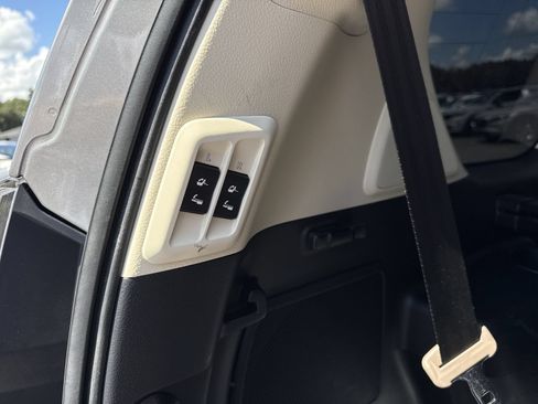 Used 2023 Lexus GX 460 Premium w/ Accessory Package AWD/4WD image 40