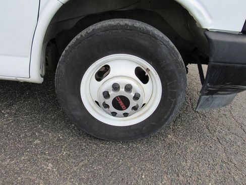 Used 2022 GMC Savana 3500 Extended w/ Power Convenience Package image 10