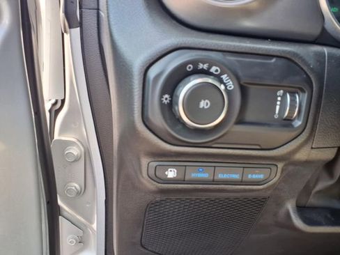 Used 2023 Jeep Wrangler Unlimited w/ Cold Weather Group image 18