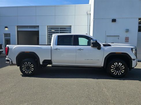 Used 2024 GMC Sierra 3500 Denali Ultimate image 6