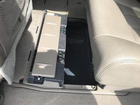 Used 2016 Chrysler Town & Country Touring image 20