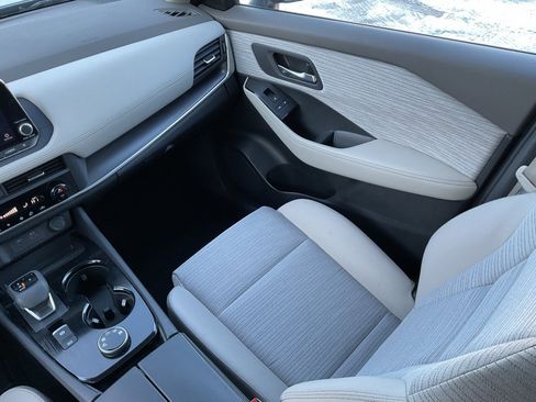 Used 2023 Nissan Rogue SV image 16