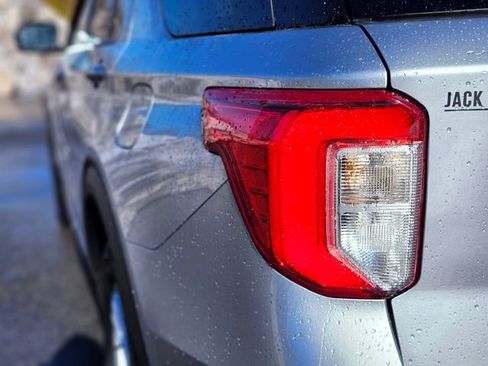 Certified 2020 Ford Explorer XLT w/ Comfort Package image 9