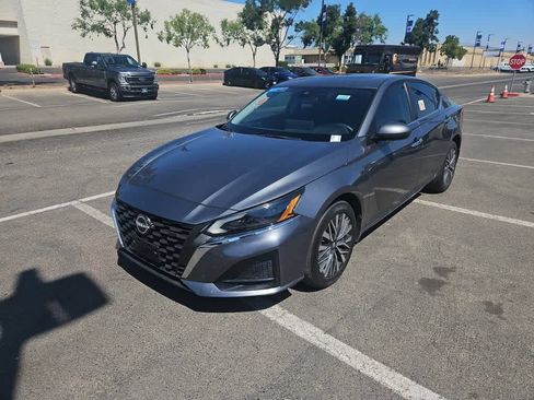 Used 2023 Nissan Altima 2.5 SV w/ SV Premium Package AWD/4WD image 1
