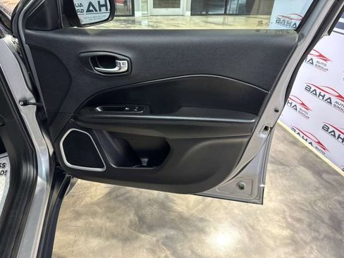 Used 2019 Jeep Compass Latitude FWD image 54