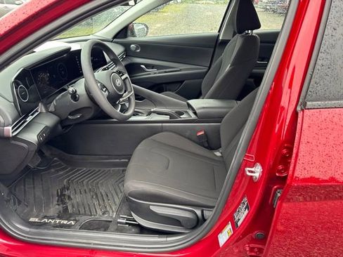 Used 2024 Hyundai Elantra SEL FWD image 12