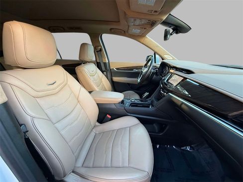Used 2025 Cadillac XT6 Sport w/ Platinum Package image 14