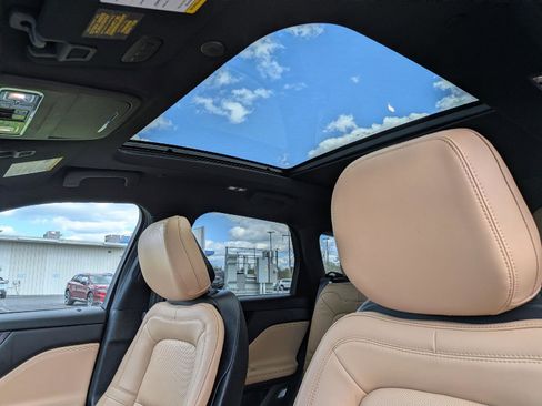 Used 2020 Lincoln Corsair Reserve AWD/4WD image 14
