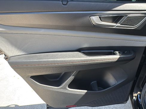 Used 2024 Volkswagen Atlas Peak Edition SE image 17