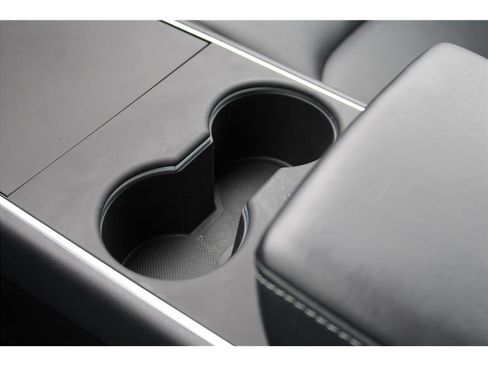 Used 2020 Tesla Model Y Long Range image 21