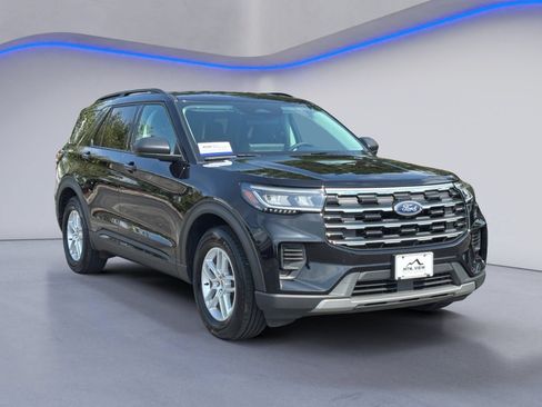 Certified 2026 Ford Explorer Active RWD image 5