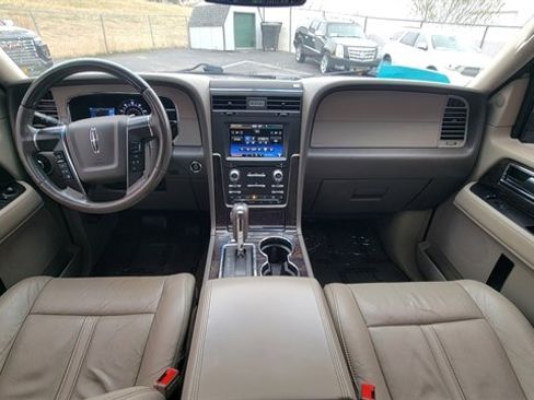Used 2015 Lincoln Navigator 4WD image 14
