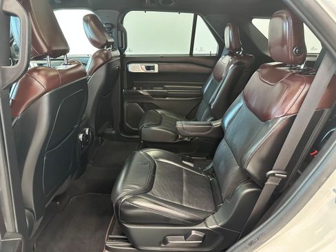 Used 2020 Ford Explorer Platinum w/ Premium Technology Package AWD/4WD image 13