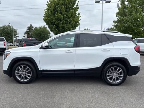 Used 2024 GMC Terrain SLT AWD/4WD image 2