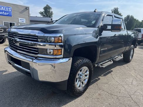 Used 2018 Chevrolet Silverado 2500 LT AWD/4WD image 2