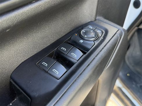 Used 2019 Chevrolet Silverado 1500 Custom w/ Custom Convenience Package image 11