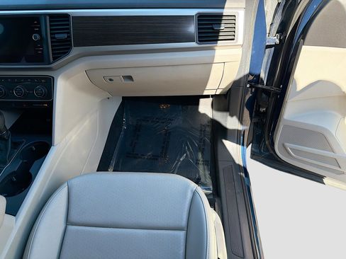 Used 2018 Volkswagen Atlas SE w/ R-Line Package image 17