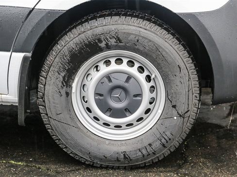 Used 2024 Mercedes-Benz eSprinter 170 Cargo image 10