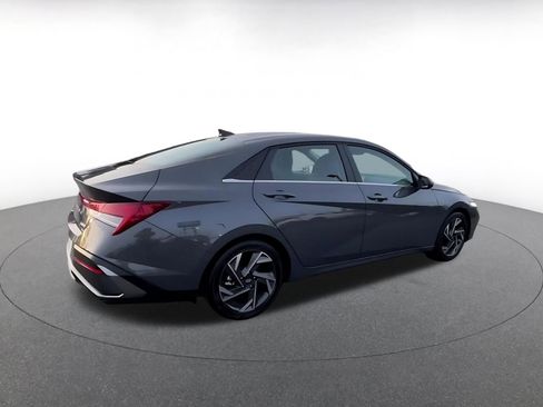 Used 2025 Hyundai Elantra Limited image 14