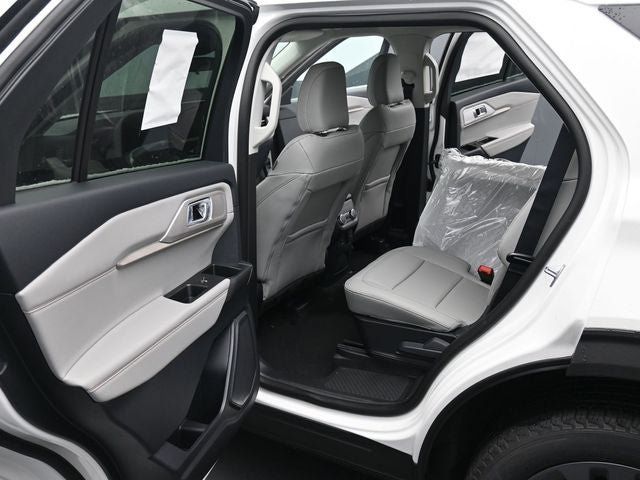Used 2025 Ford Explorer Active w/ Active Comfort Package AWD/4WD image 16