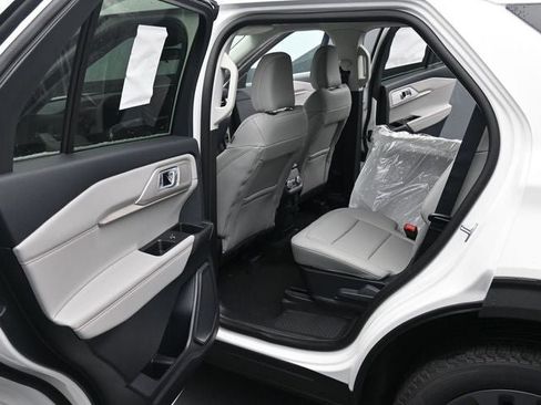 Used 2025 Ford Explorer Active w/ Active Comfort Package AWD/4WD image 16