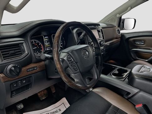 Used 2018 Nissan Titan Platinum Reserve image 10