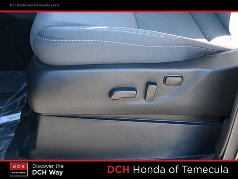 Used 2025 Nissan Frontier SV image 17