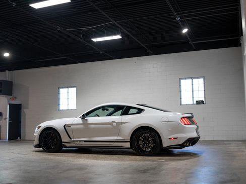 Used 2016 Ford Mustang Shelby GT350 w/ Technology Package image 5