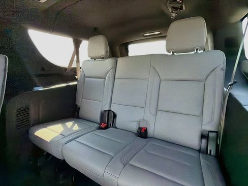 Used 2022 Chevrolet Suburban LT w/ LT Signature Package AWD/4WD image 13
