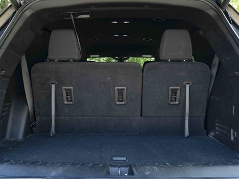 Used 2023 Chevrolet Traverse LT FWD image 41