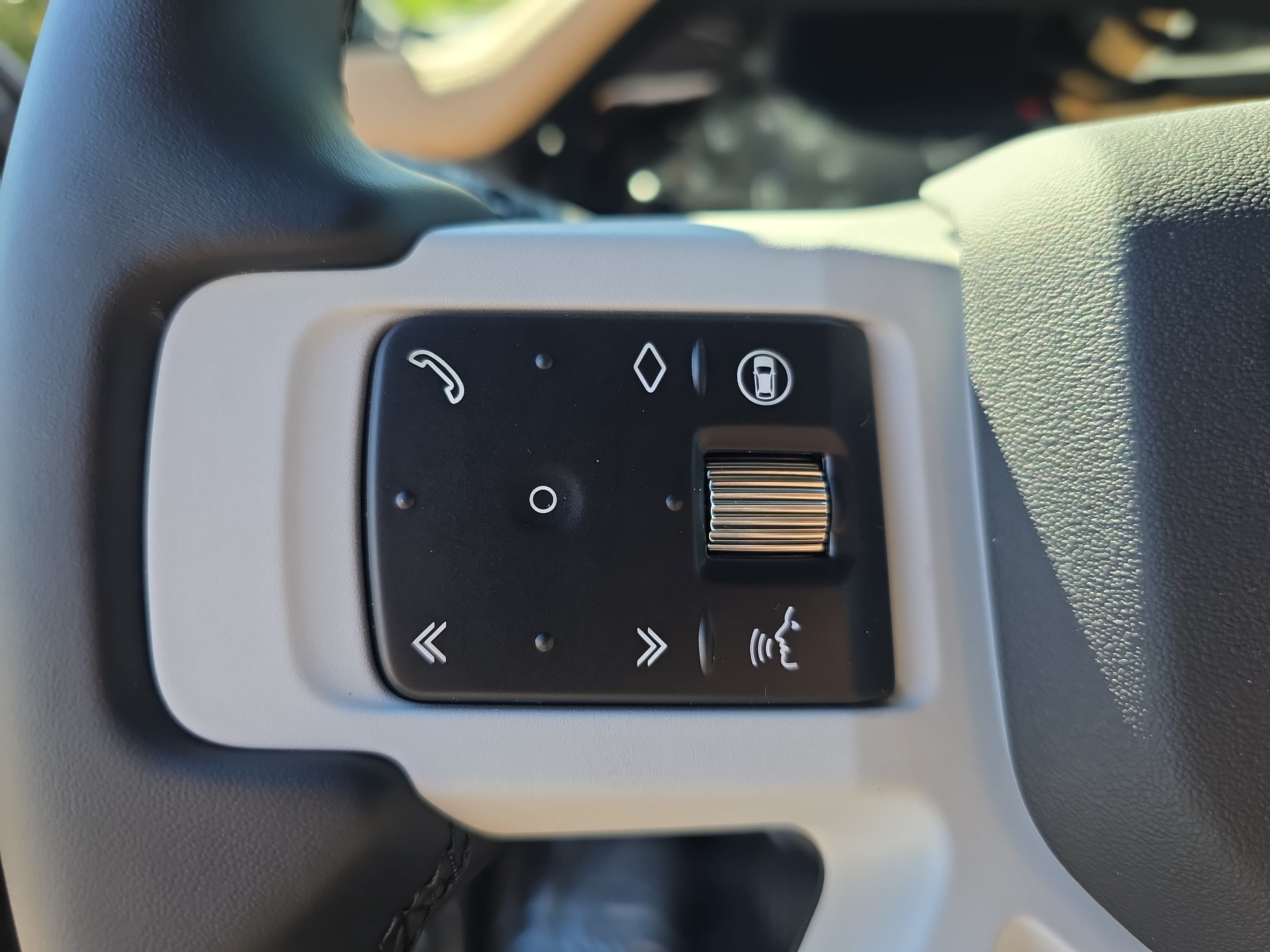 New 2026 Land Rover Defender 110 X-Dynamic SE AWD/4WD image 16