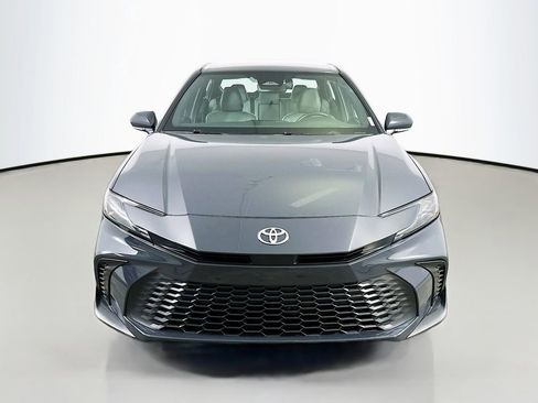 Used 2025 Toyota Camry SE image 2