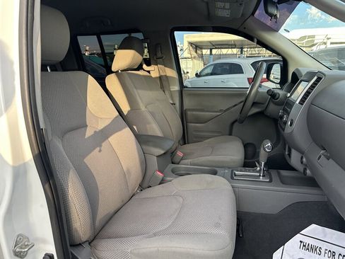 Used 2019 Nissan Frontier SV image 39