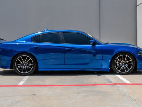 Used 2022 Dodge Charger R/T w/ Plus Group RWD image 10
