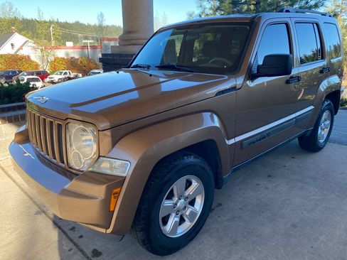 Used 2012 Jeep Liberty Sport w/ Popular Equipment Group RWD image 3