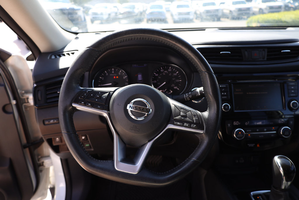 Used 2018 Nissan Rogue SV FWD image 12