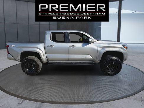 Used 2025 Toyota Tacoma TRD Sport AWD/4WD image 9