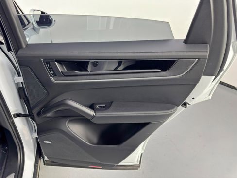 Used 2024 Porsche Cayenne S w/ Premium Package Plus image 46