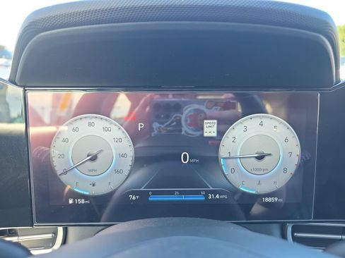Used 2023 Hyundai Elantra Limited FWD image 25