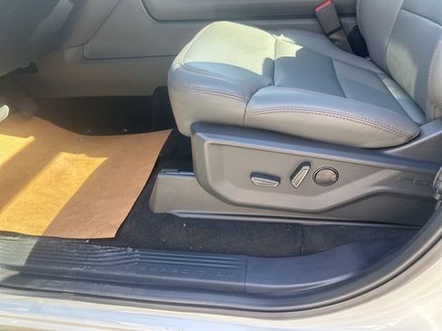 New 2025 Ford Expedition Active image 17