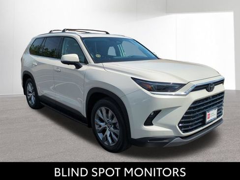 Certified 2024 Toyota Grand Highlander AWD image 3