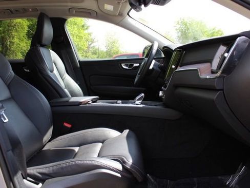 Certified 2023 Volvo XC60 B5 Ultimate w/ Climate Package AWD/4WD image 17