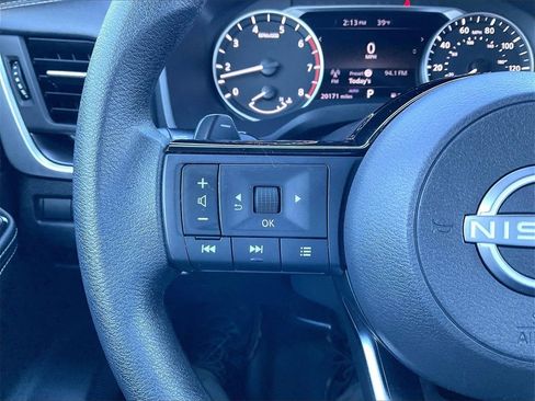 Used 2023 Nissan Rogue SV image 21