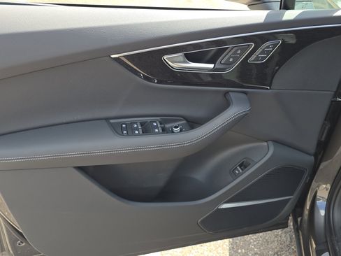 New 2025 Audi Q7 3.0T Prestige image 16