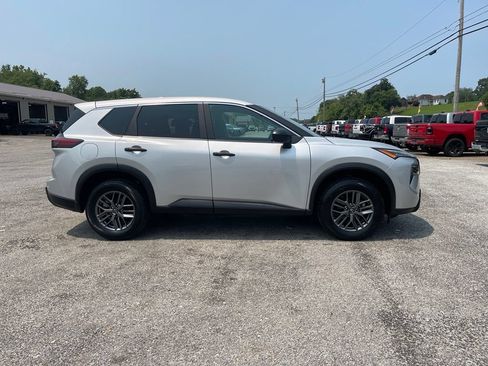 Used 2024 Nissan Rogue S FWD image 10
