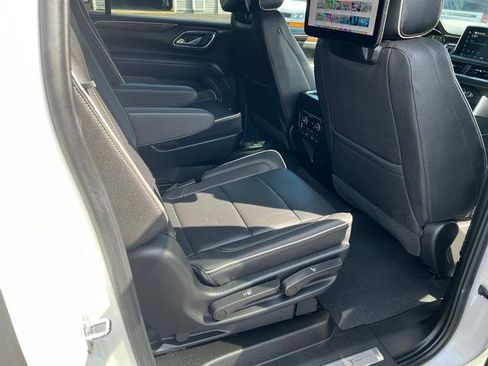 Used 2023 Chevrolet Suburban Premier w/ Advanced Technology Package AWD/4WD image 18