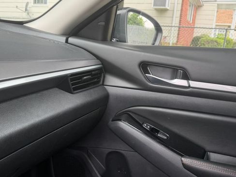 Used 2025 Nissan Altima 2.5 SR FWD image 15