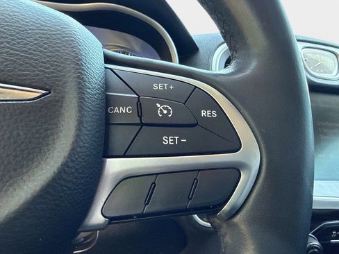 Used 2015 Chrysler 300 Limited w/ Driver Convenience Group RWD image 27