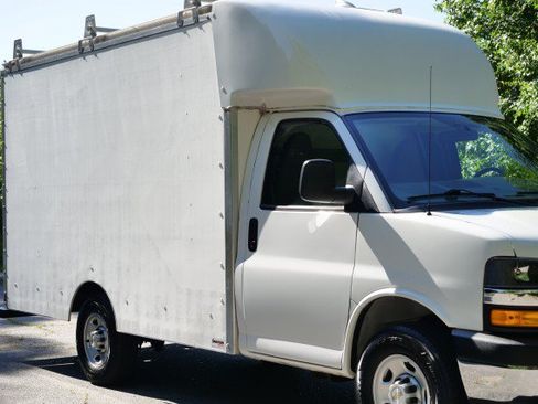 Used 2021 Chevrolet Express 3500 w/ Power Convenience Package RWD image 28